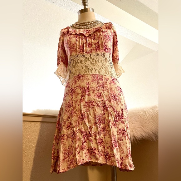 EUC 8 Cottage Core Floral Lace Dress - Picture 5 of 14